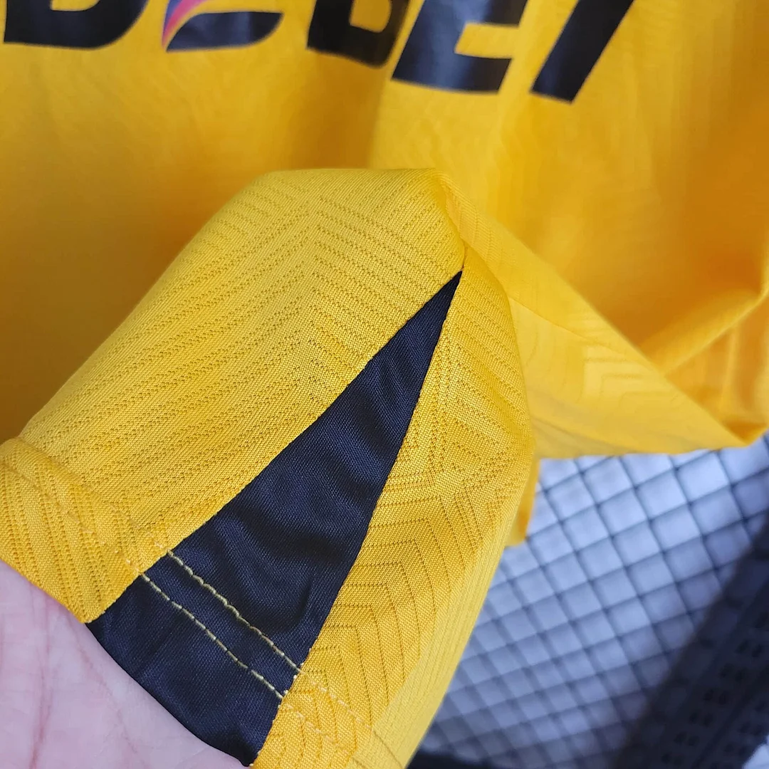 2024/2025 Wolverhampton Home Football Shirt( Fans Edition )