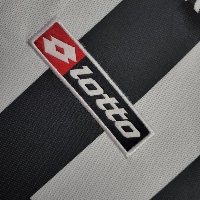 2001/2002 Retro Juventus Home Football Shirt