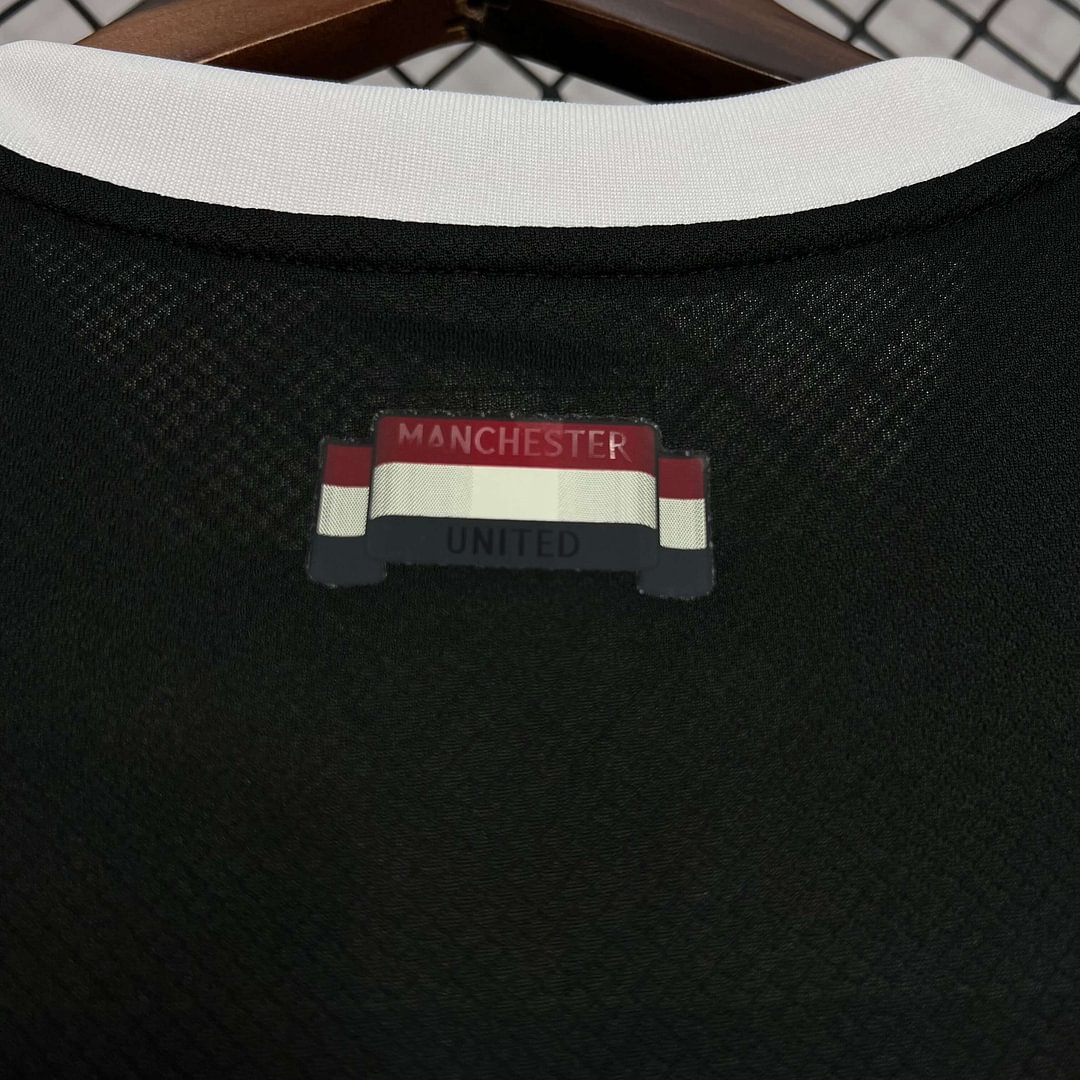 2024/2025 Manchester United Black Fourth Goalkeeper Football Shirt For Player Version