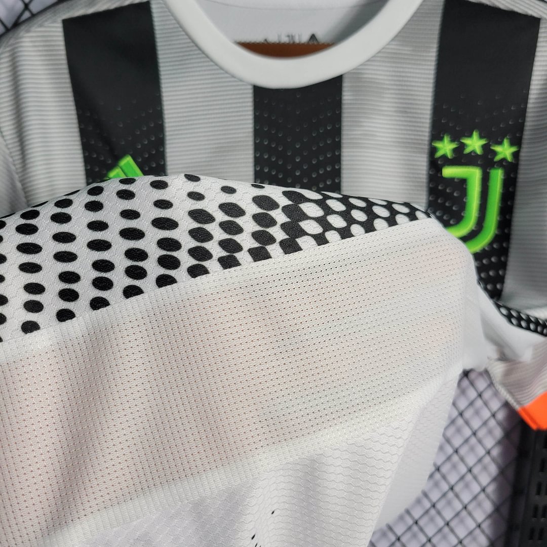 2019/2020 Juventus Retro Fourth Away Football Shirt