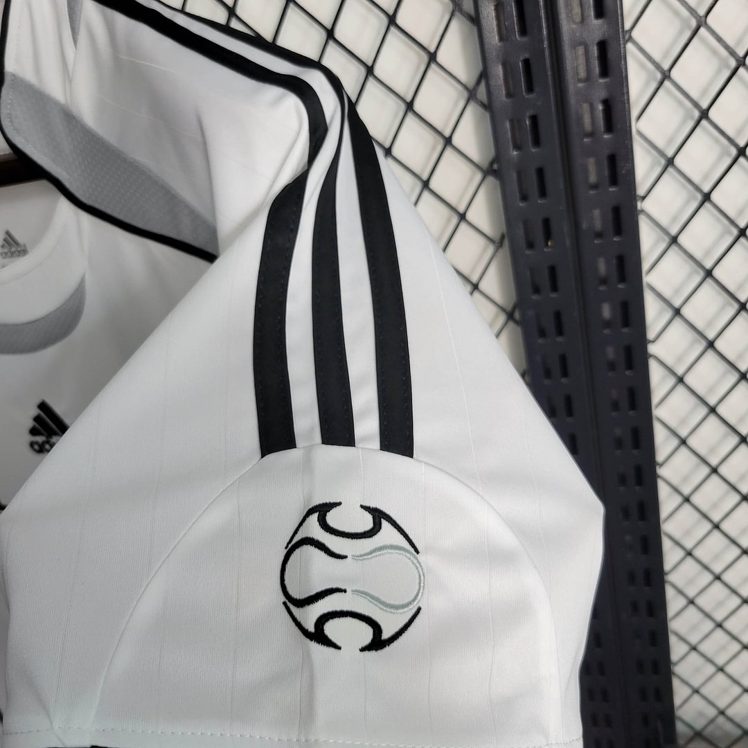 2006/2007 Real Madrid Retro Home Football Shirt