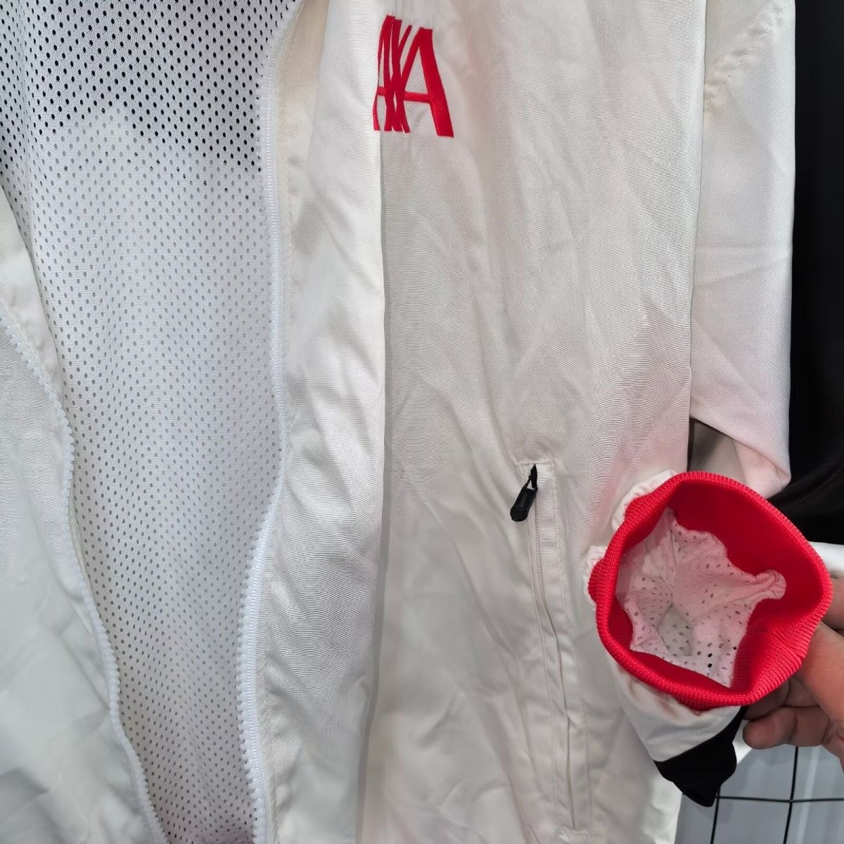 2025/2026 Liverpool White Windbreaker Football shirt