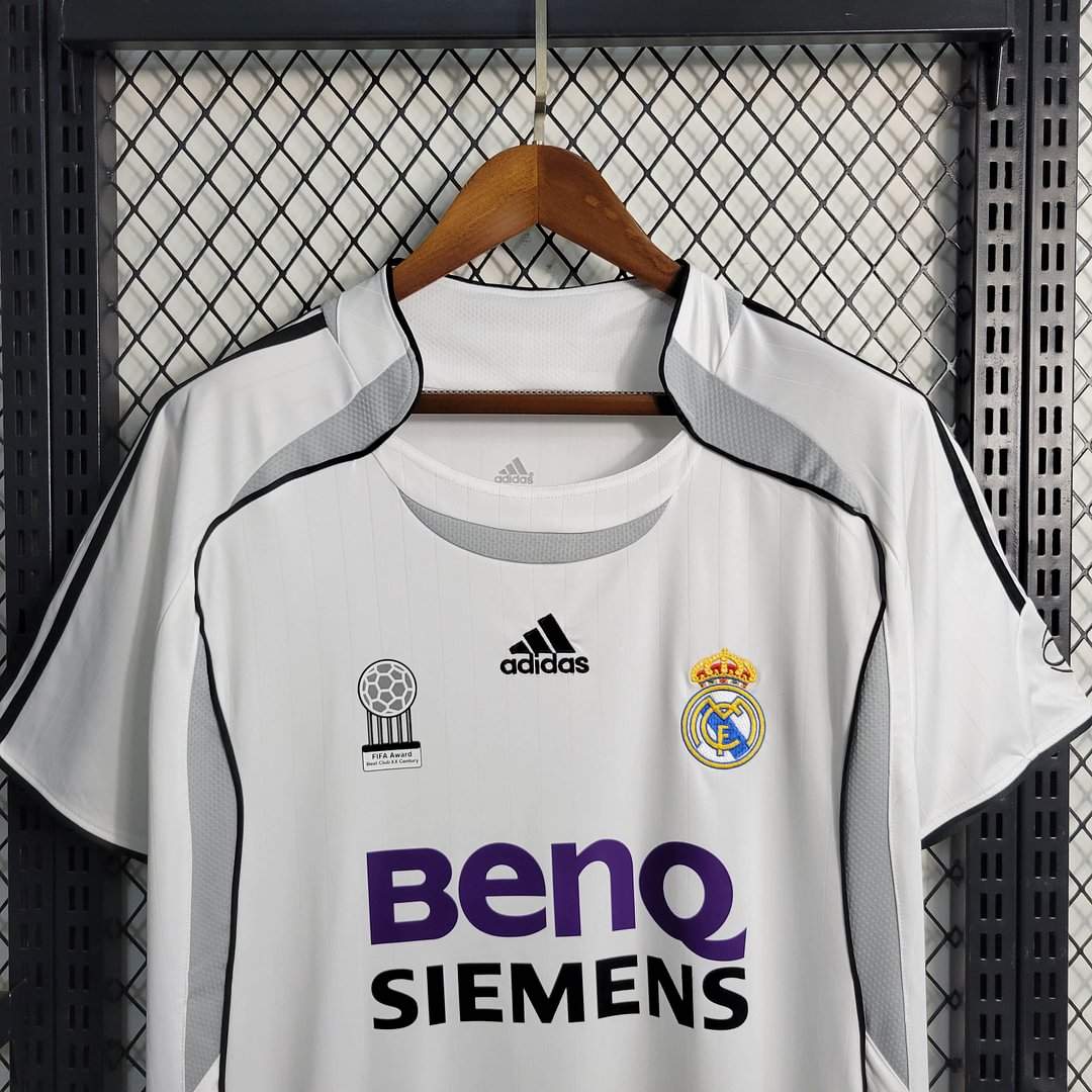 2006/2007 Real Madrid Retro Home Football Shirt