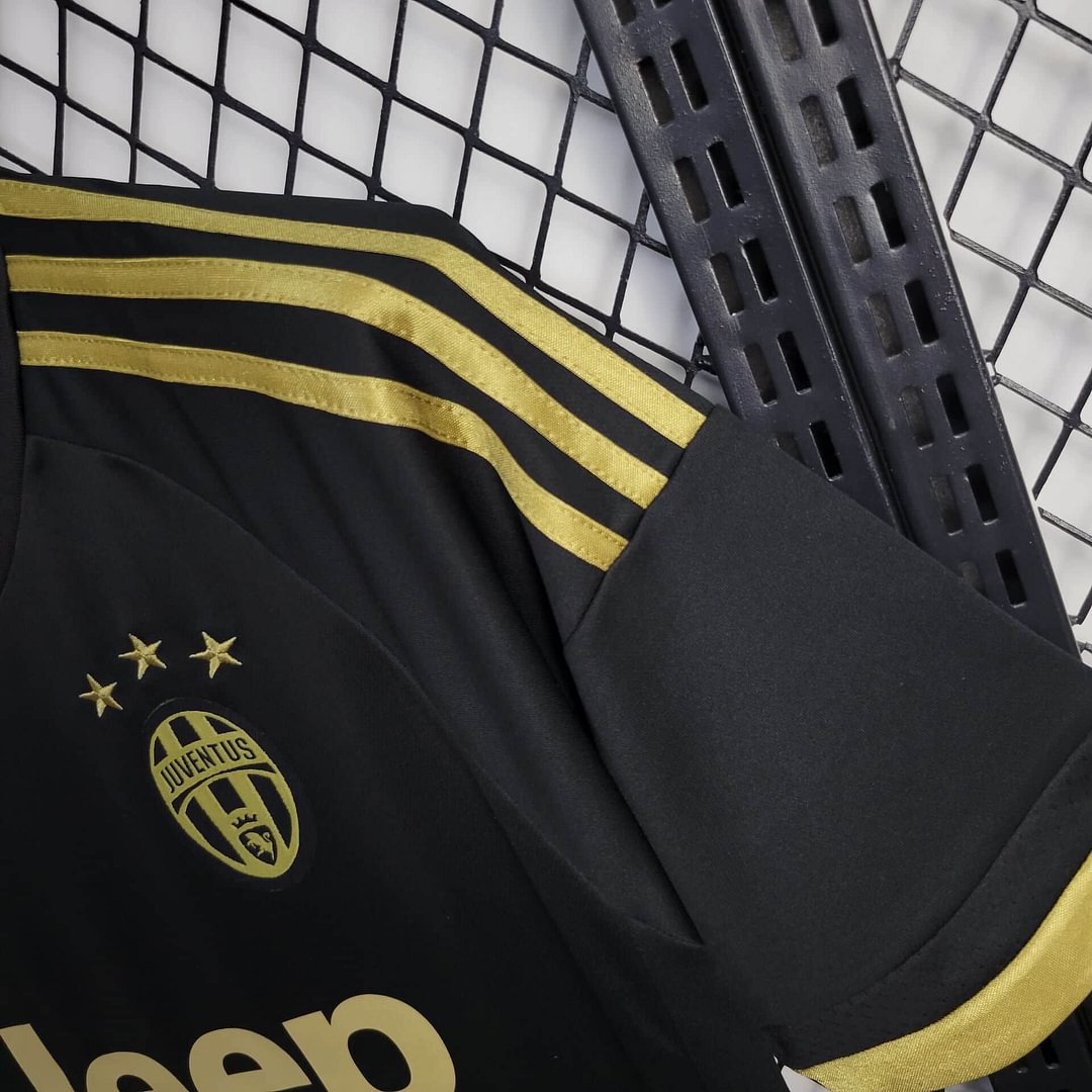 2015/2016 Juventus Retro Third Away Football Shirt