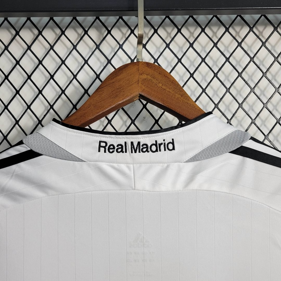 2006/2007 Real Madrid Retro Home Football Shirt