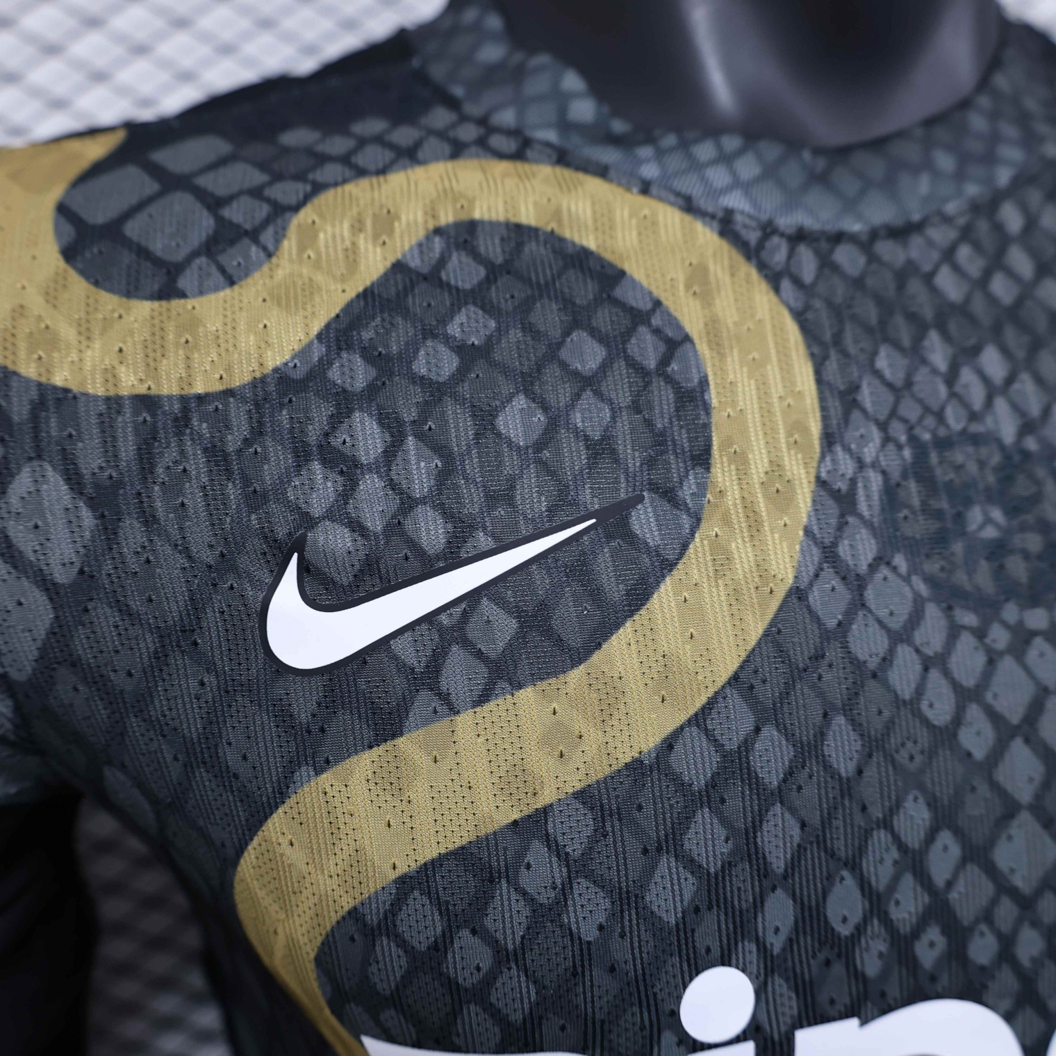 2025/2026 Chelsea Gold Snake Special Edition Football Jersey For Player Version