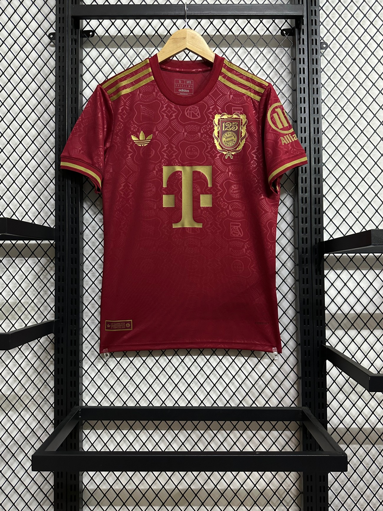 25/26 Bayern 125th Anniversary Red Football Shirt (Fans version)