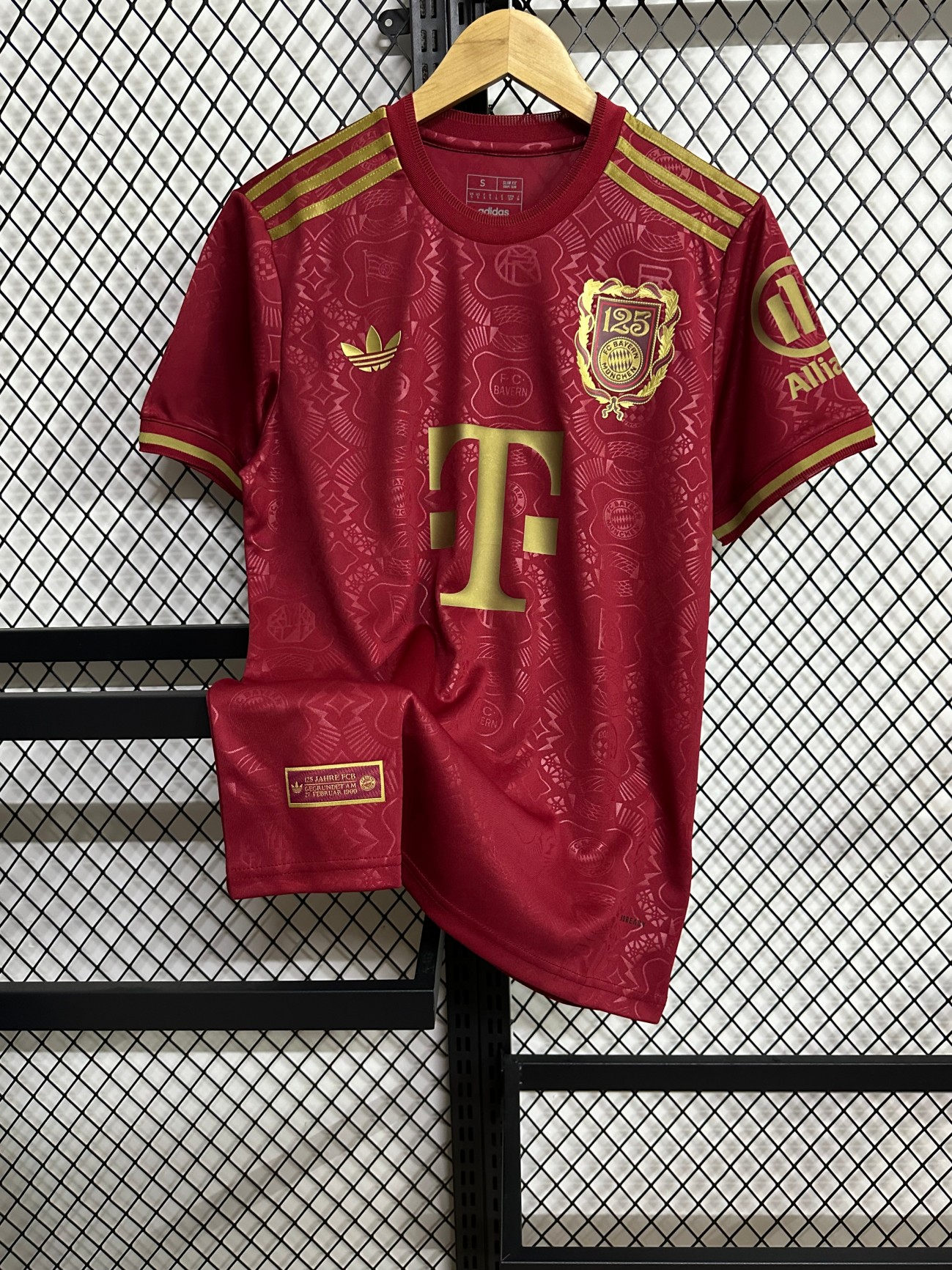 25/26 Bayern 125th Anniversary Red Football Shirt (Fans version)