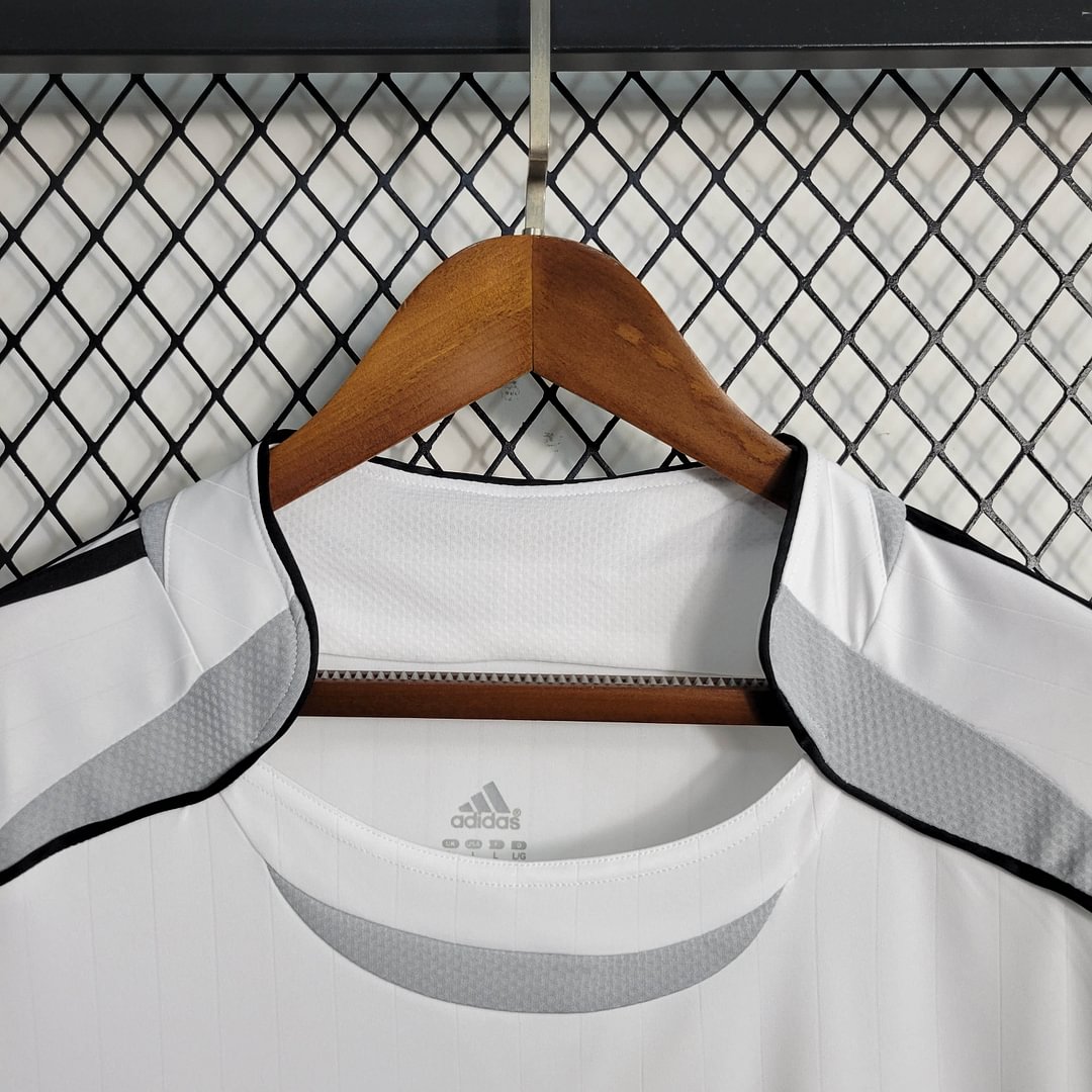 2006/2007 Real Madrid Retro Home Football Shirt