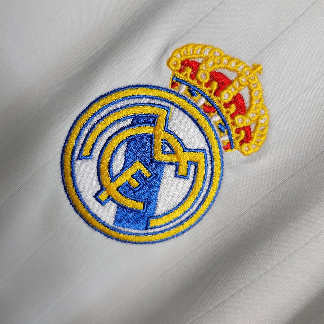 2006/2007 Real Madrid Retro Home Football Shirt