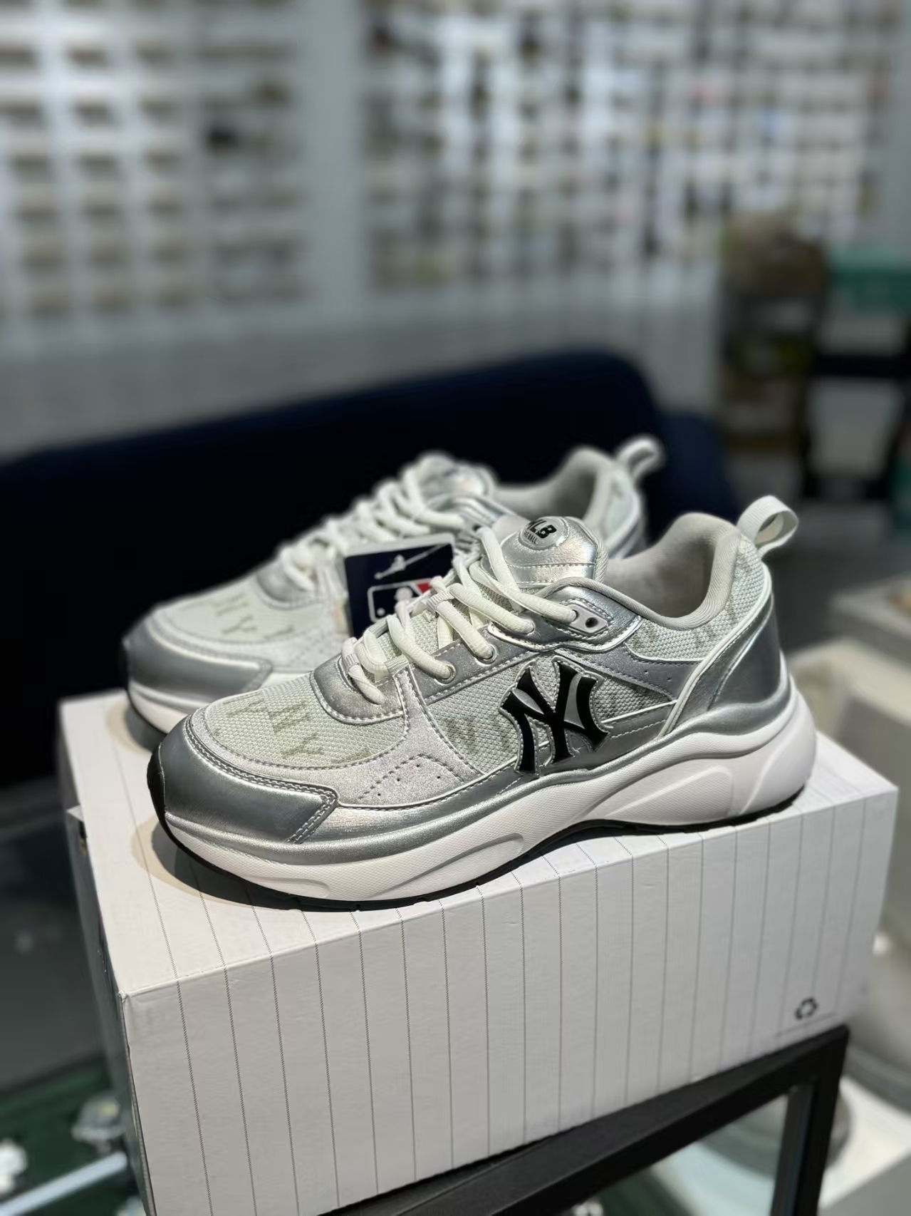 MLB Chunky Runner – Silver Mesh Sneakers