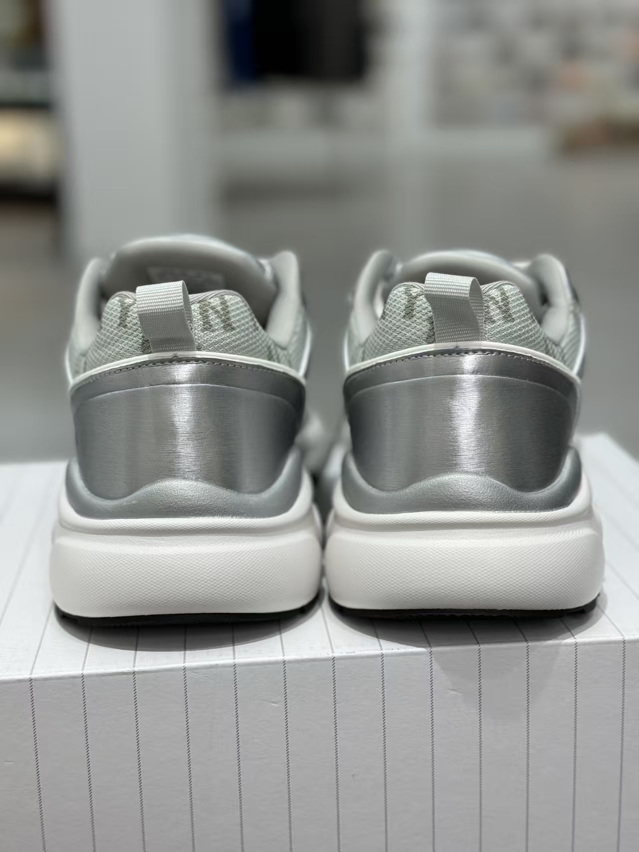 MLB Chunky Runner – Silver Mesh Sneakers