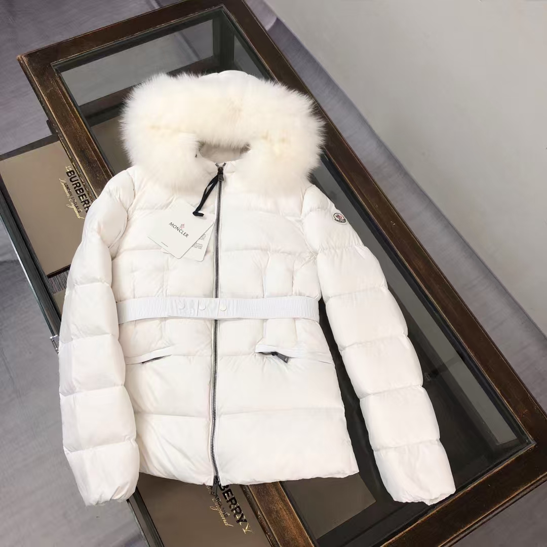 Moncler Boed P520 Pure White Short Puffer – Women's Tailored Belted Waist & Fox Fur Trim