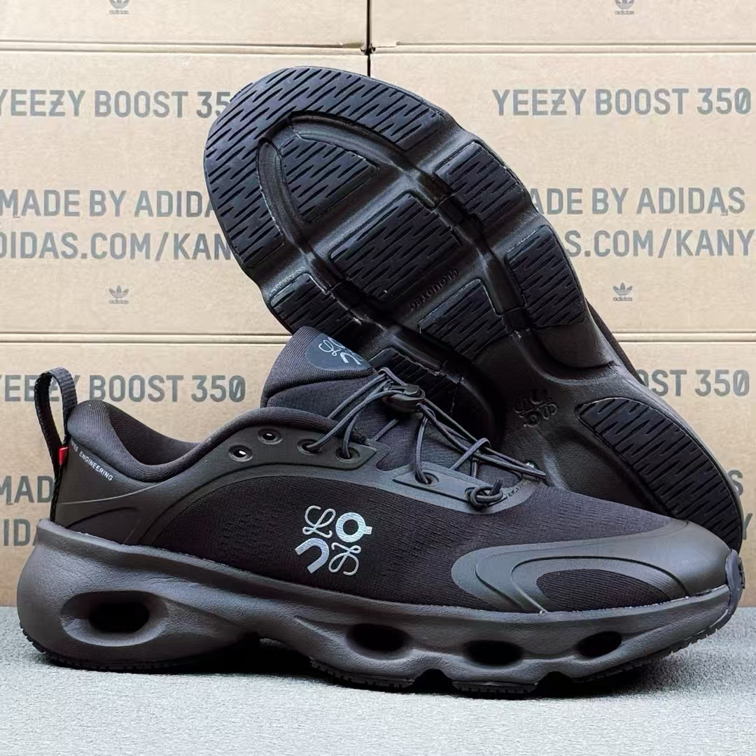 Zendaya Collaboration On Cloudzone Moon – All-Black CloudTec Running Shoes