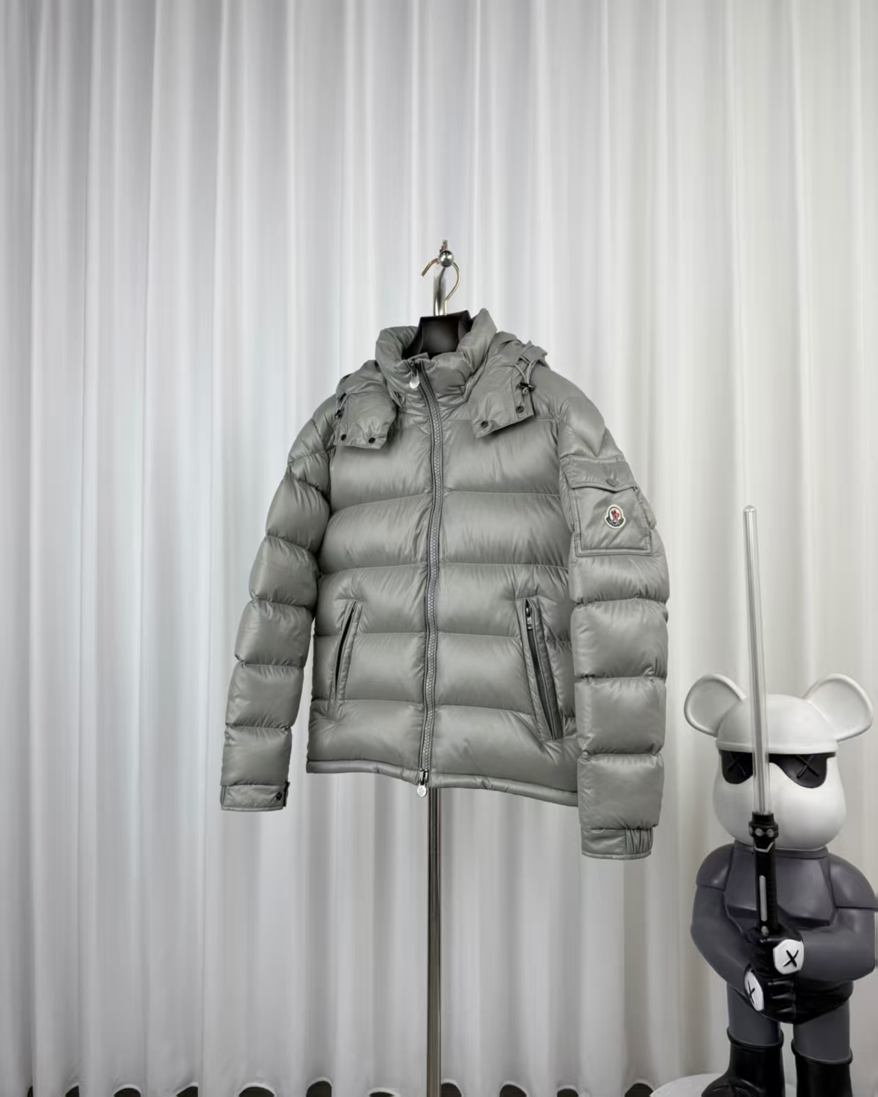 Moncler Maya Grey Cropped Down Jacket – Windproof & Insulated