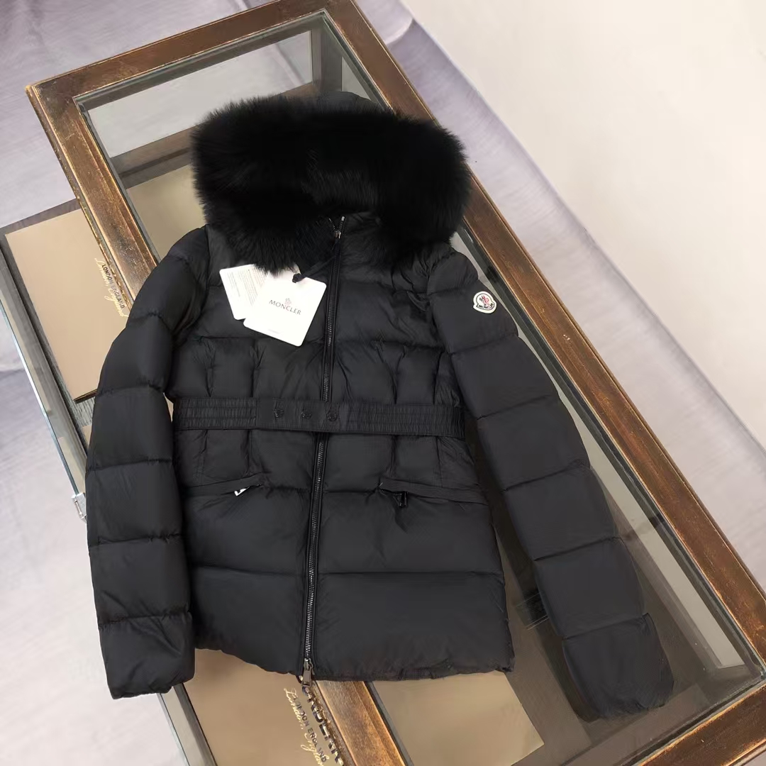Moncler Boed P520 Pure Black Short Puffer – Women's Tailored Belted Waist & Fox Fur