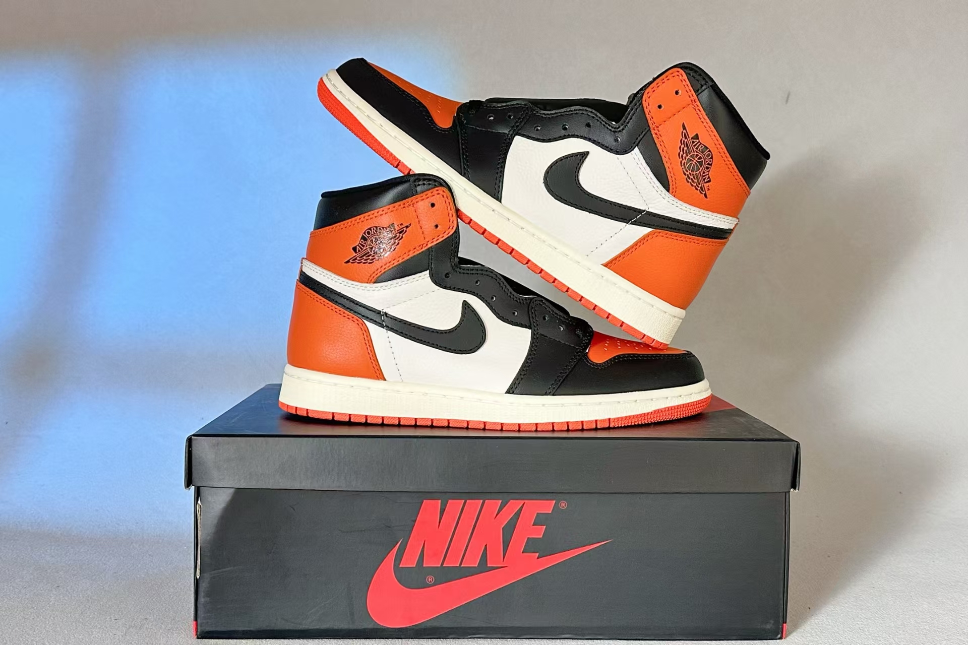 Air Jordan 1 High OG Black Orange Leather, 