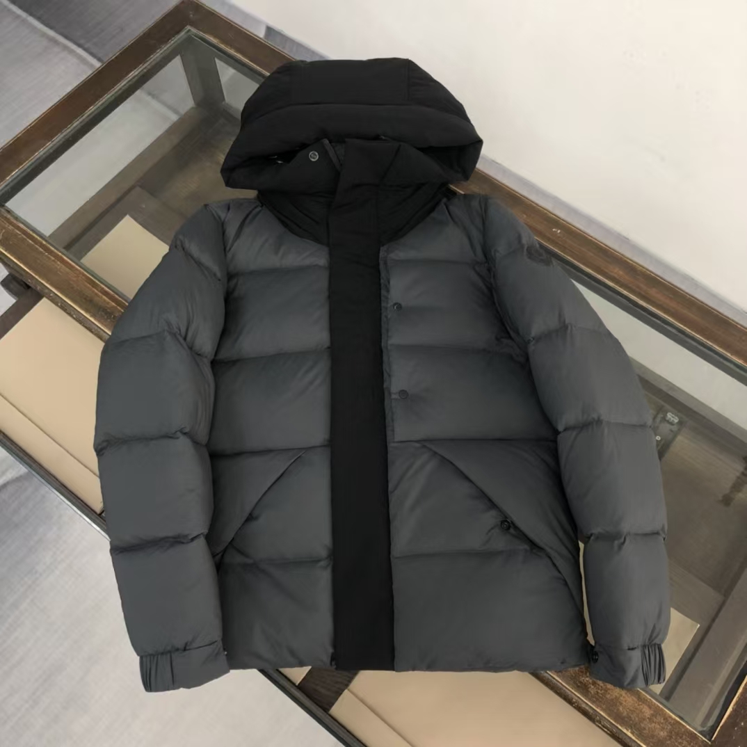 Moncler P440 Hooded Puffer in Charcoal Grey – Insulated Alpine Luxury