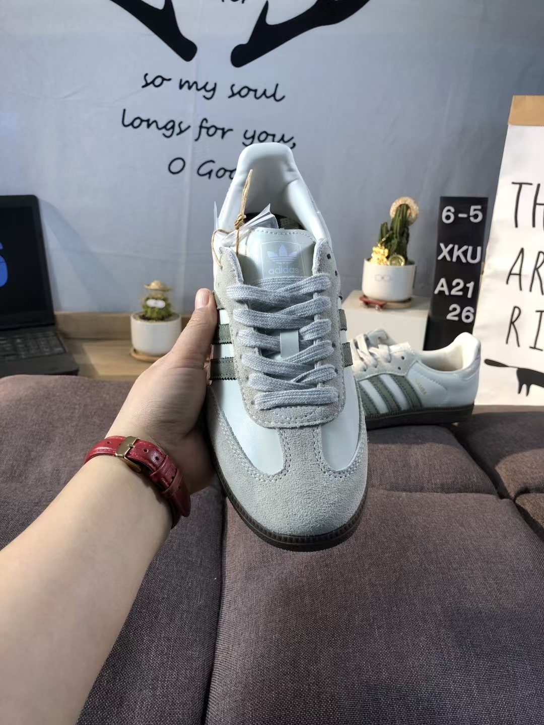 adidas Originals Samba – White & Light Grey Low-Top Casual Sneakers