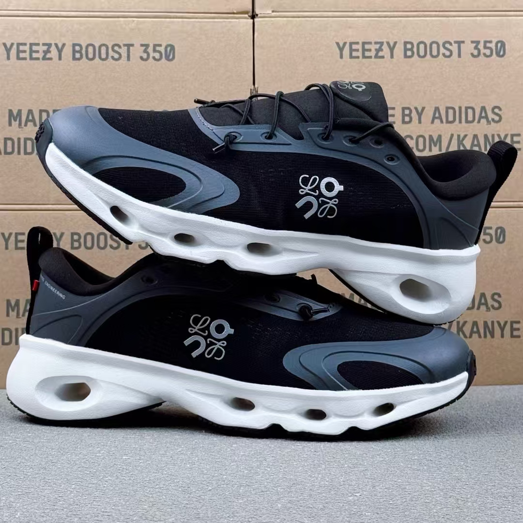 Zendaya Collaboration On Cloudzone Moon – Triple Color Running Shoes (Black/White/Navy)