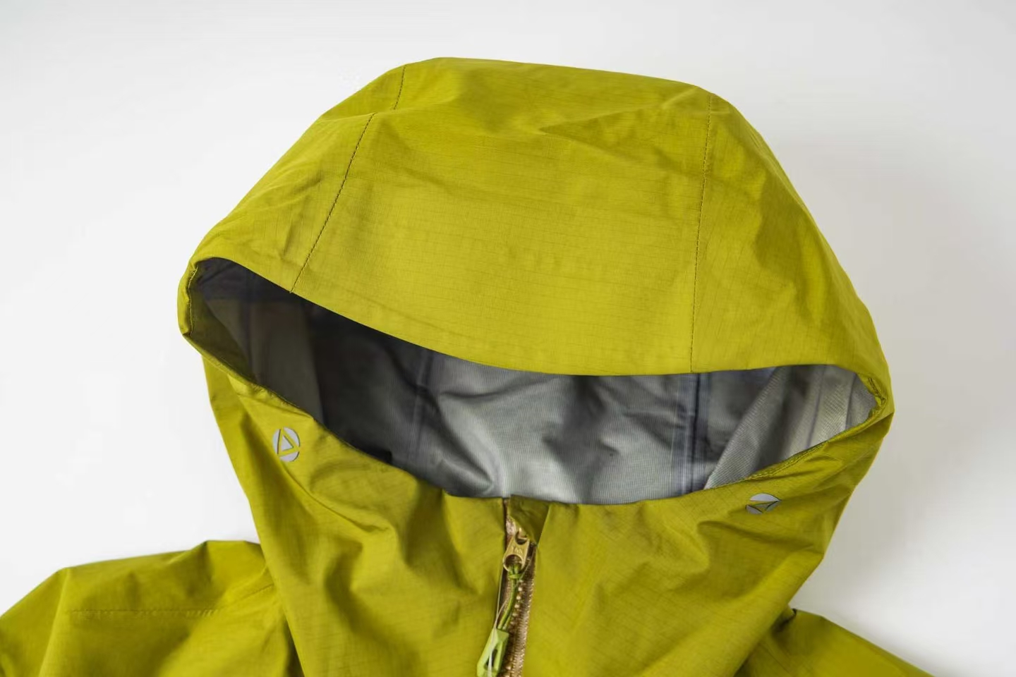 KAILAS Bogda LT Hardshell Jacket in Olive Green – V-Neck Hooded, Seam-Taped, Lightweight Mountain Shell