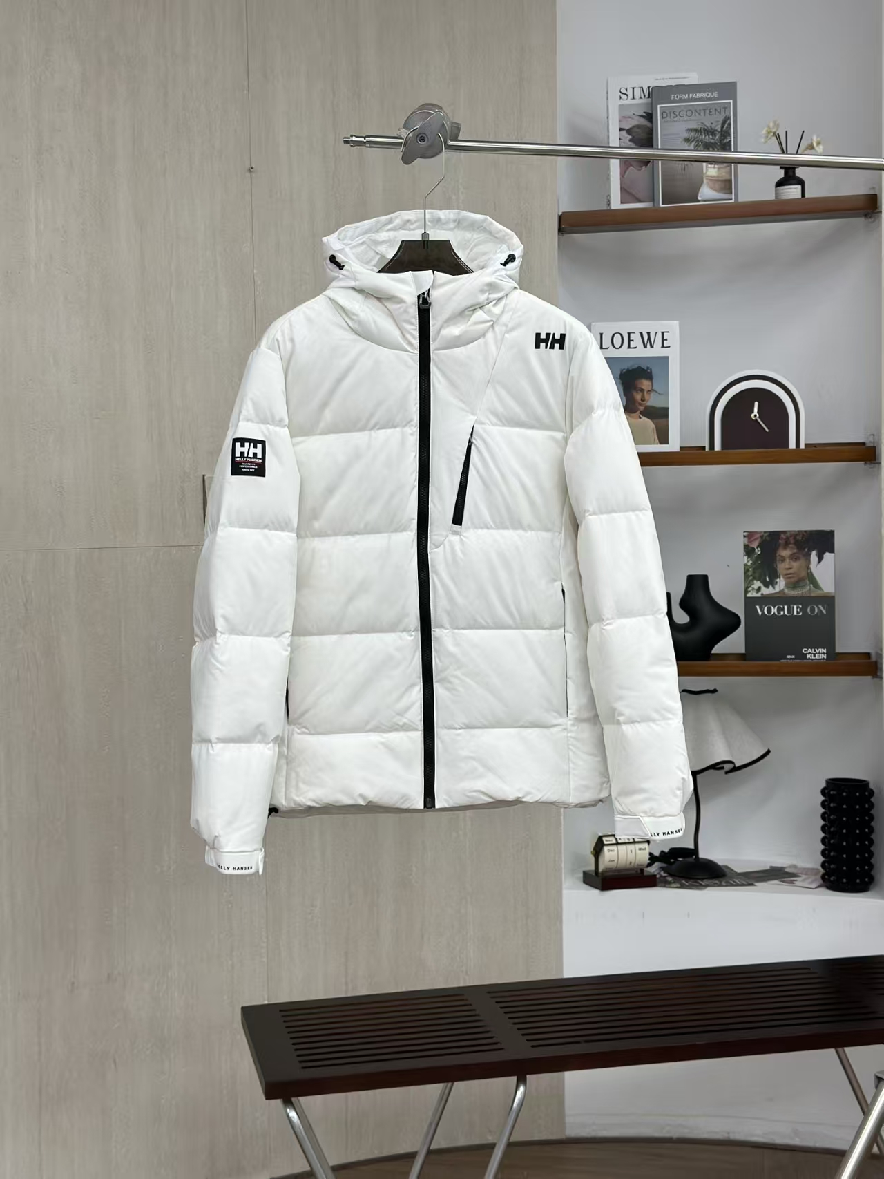 Helly Hansen White Hooded Down Jacket – Diagonal Zipper & Shoulder Logo Design