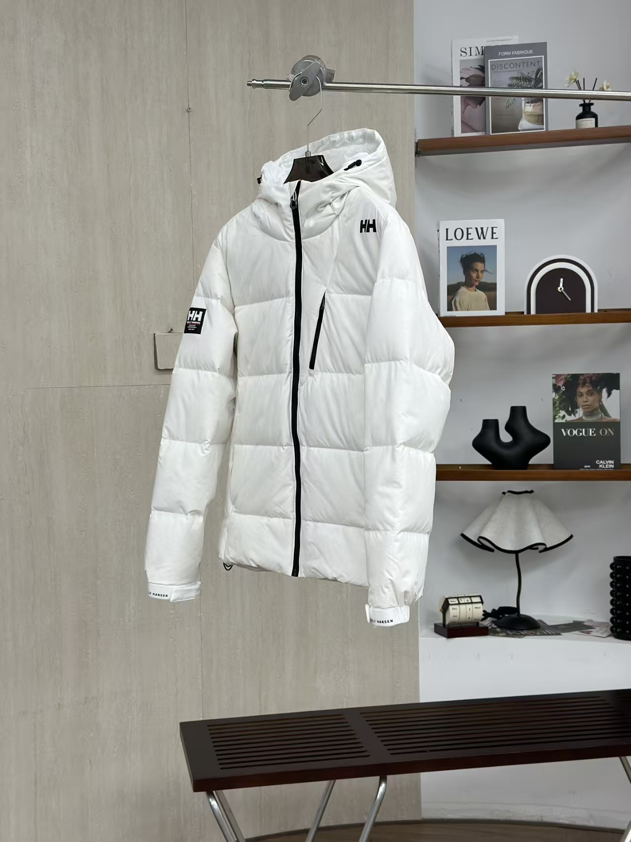 Helly Hansen White Hooded Down Jacket – Diagonal Zipper & Shoulder Logo Design