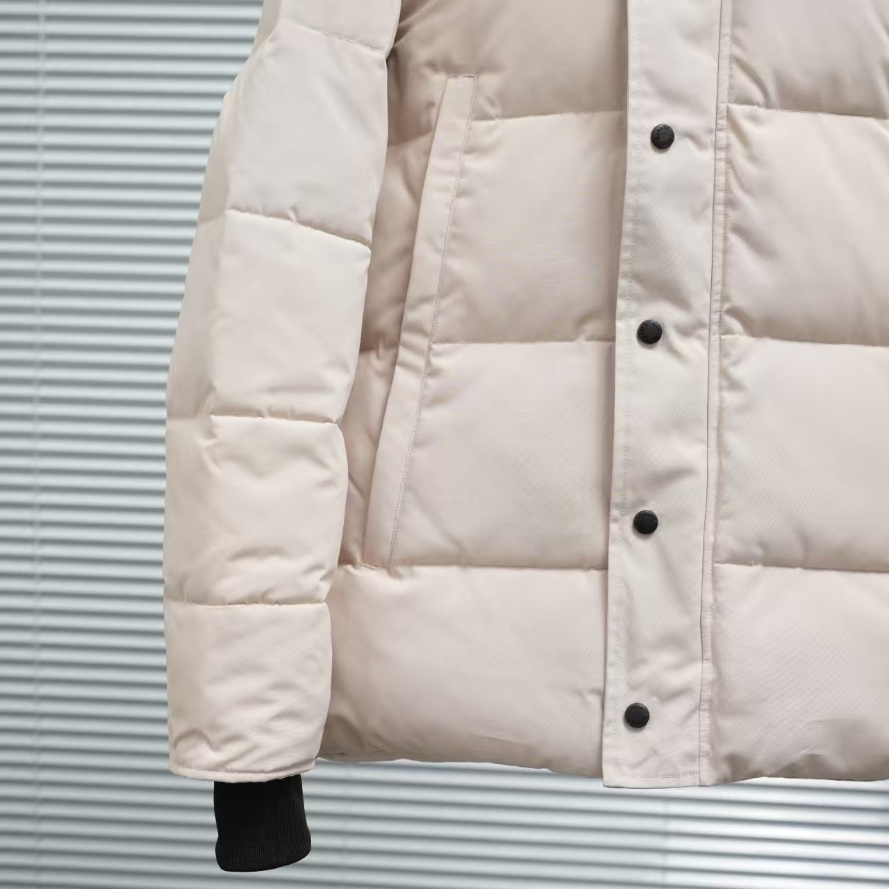 Canada Goose White Down Jacket with Coyote Fur Trim – Hooded Expedition Coat