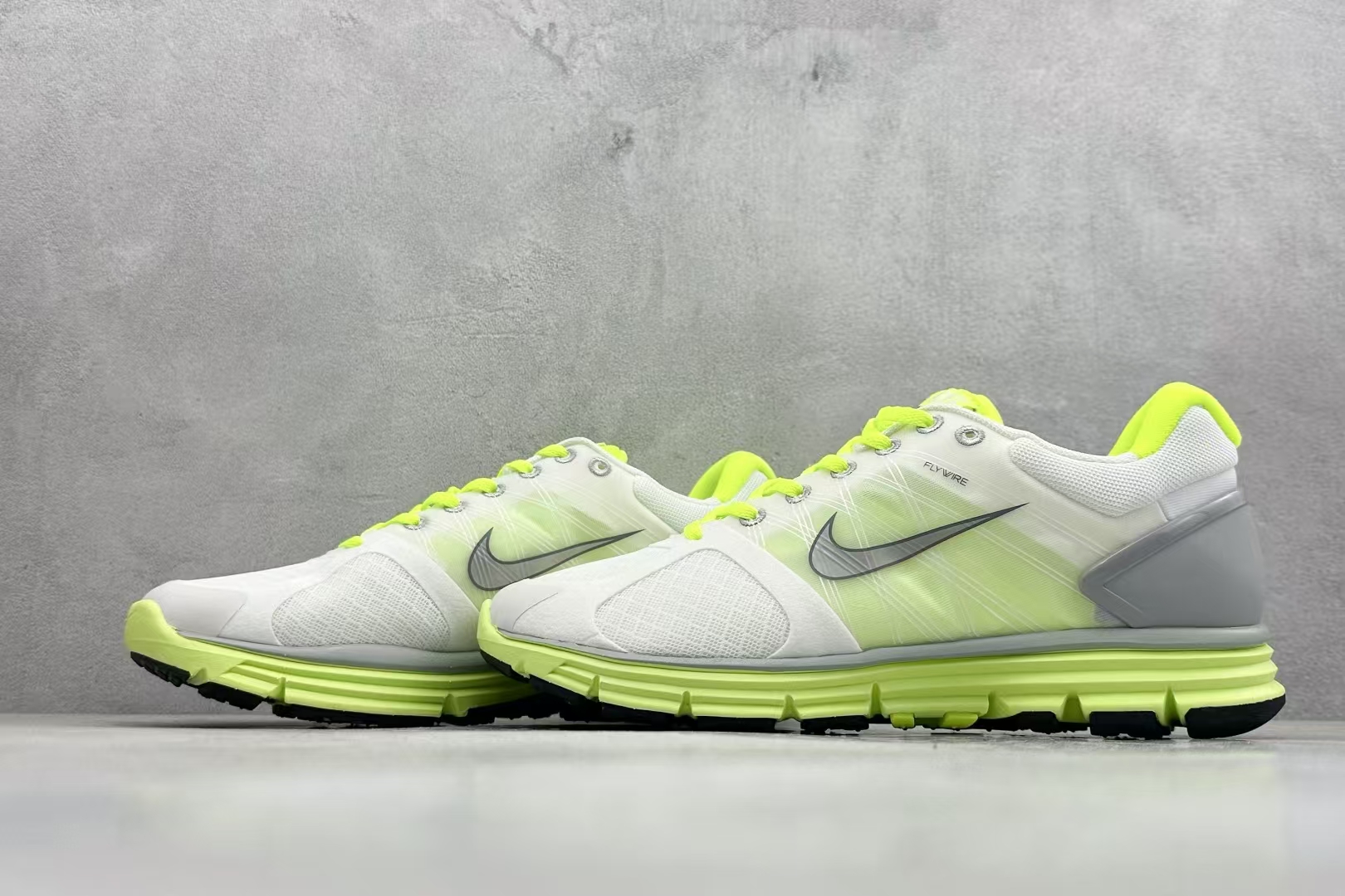 Nike LunarGlide+ 2 Beige Yellow – Retro Cushioned Low-Top Trainers