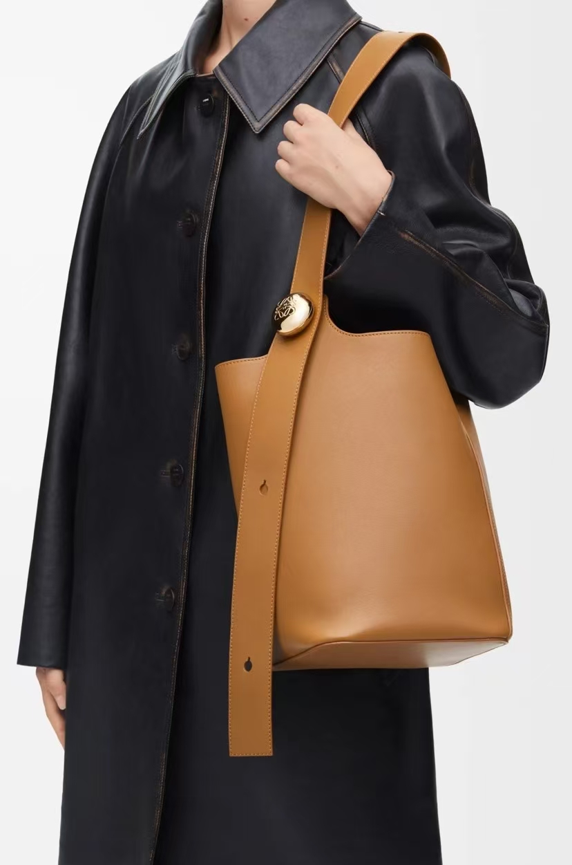 LOEWE Medium Pebble Bucket Bag in Oak Brown Smooth Calfskin
