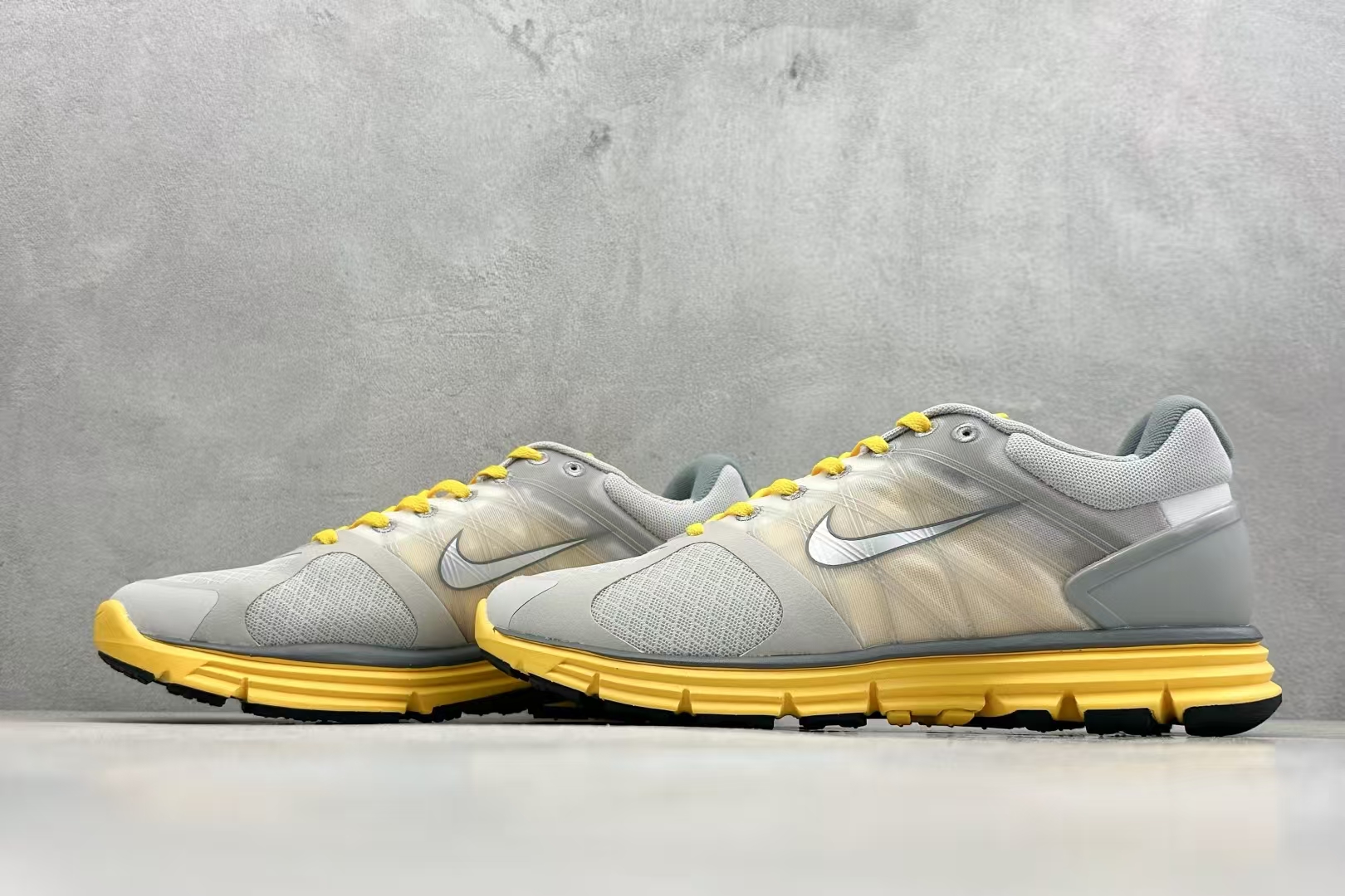 Nike LunarGlide+ 2 in Grey & Yellow – Comfortable Slip-Resistant Running Shoes