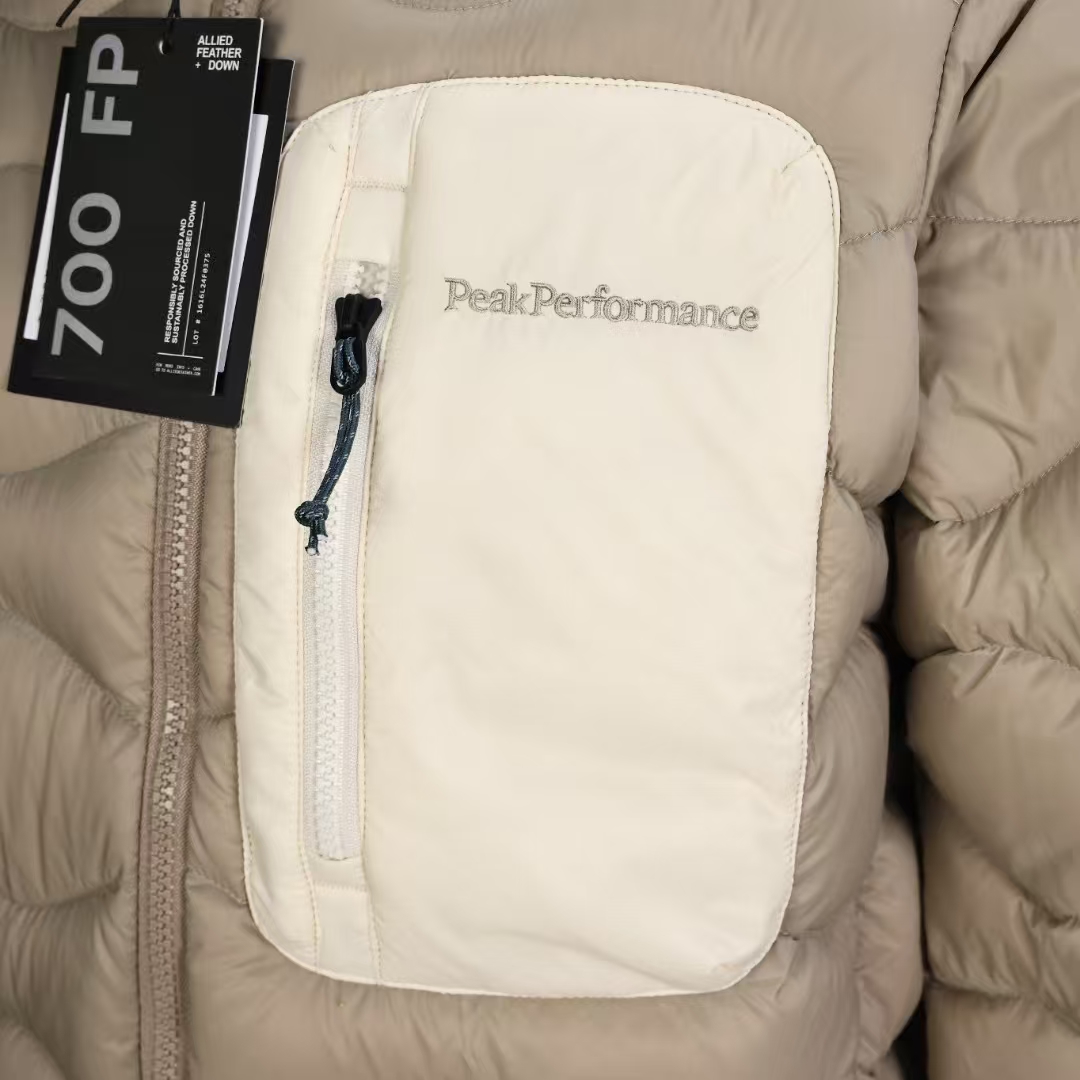 PEAK PERFORMANCE Light Grey Insulated Top, Lightweight Warmth, Water-Resistant