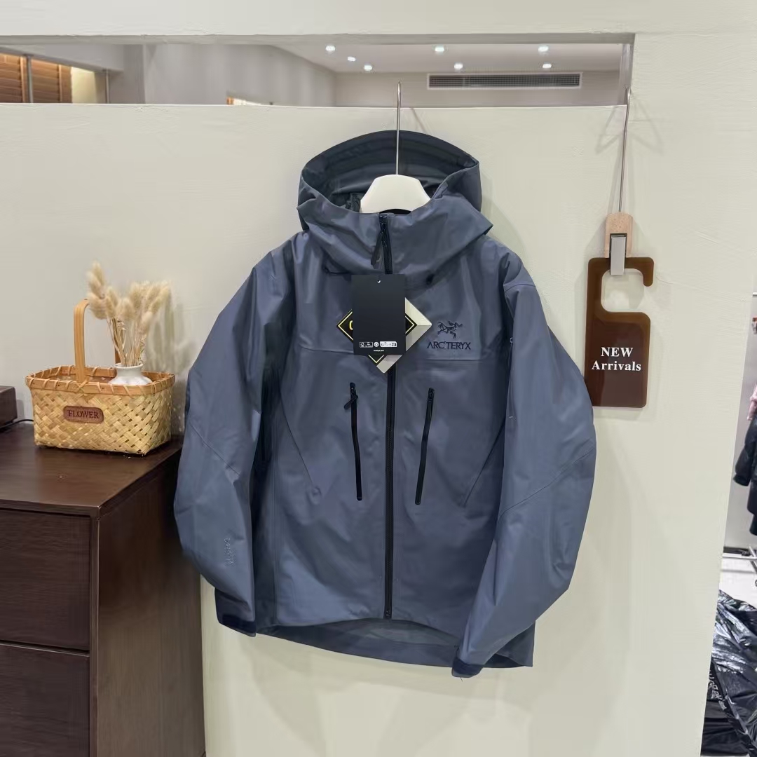 Arc'teryx 7th Gen Charcoal Grey Insulated Hardshell – Weatherproof System