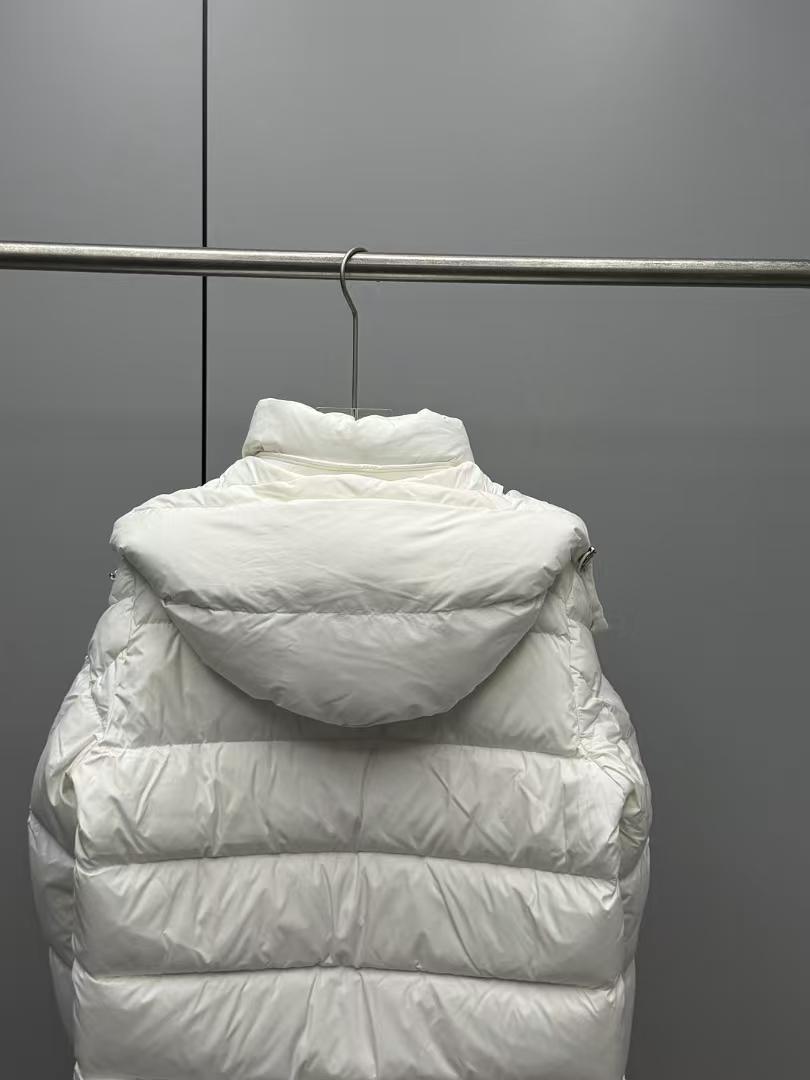 Moncler Maya Matte Women's Down Jacket in White – Iconic Cropped Puffer