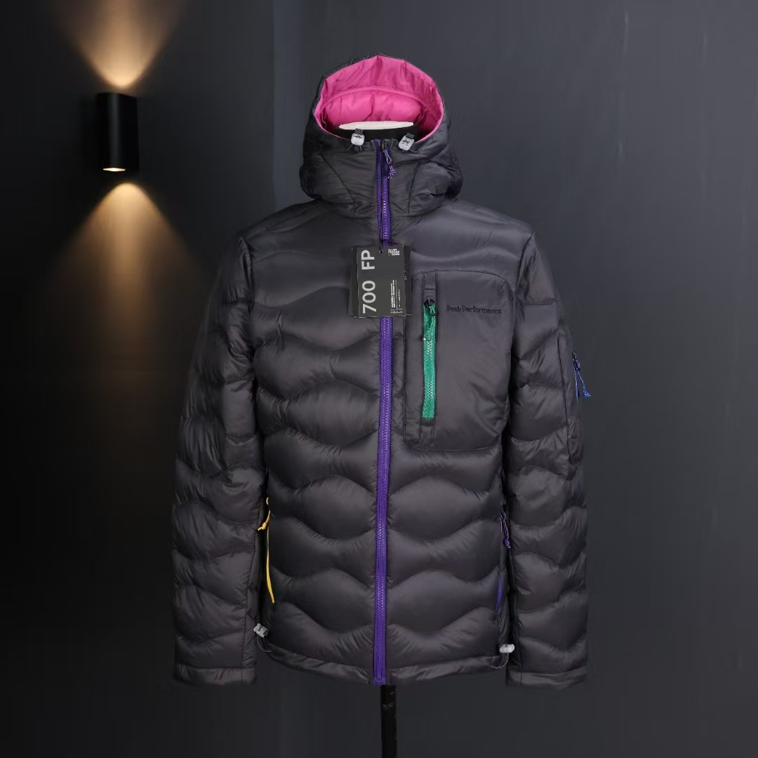 PEAK PERFORMANCE Black & Fuchsia Lightweight Insulated Top – Warm Without Bulk