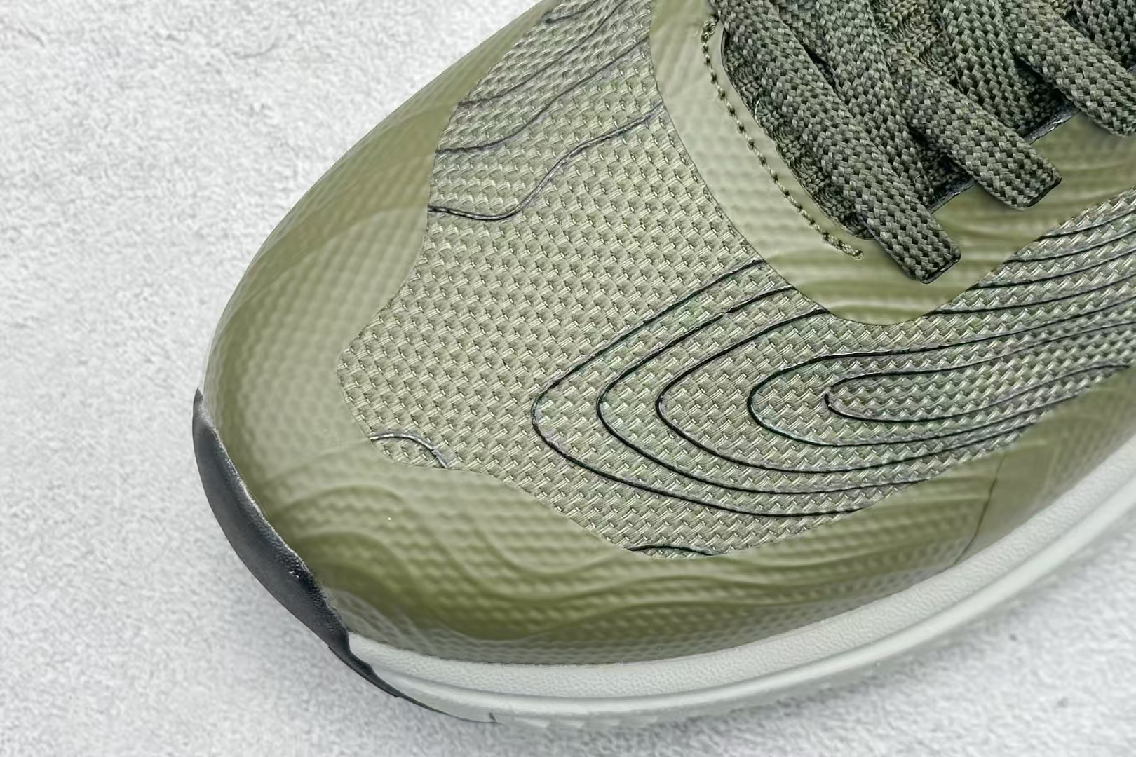 Under Armour HOVR ColdGear Reactor CT in Green & White – Breathable Casual Running Shoes