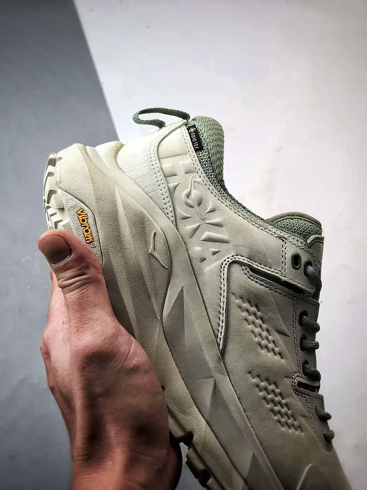 HOKA ONE ONE Kaha Low GTX in Light Green – Waterproof Cushioned Hiking Shoes