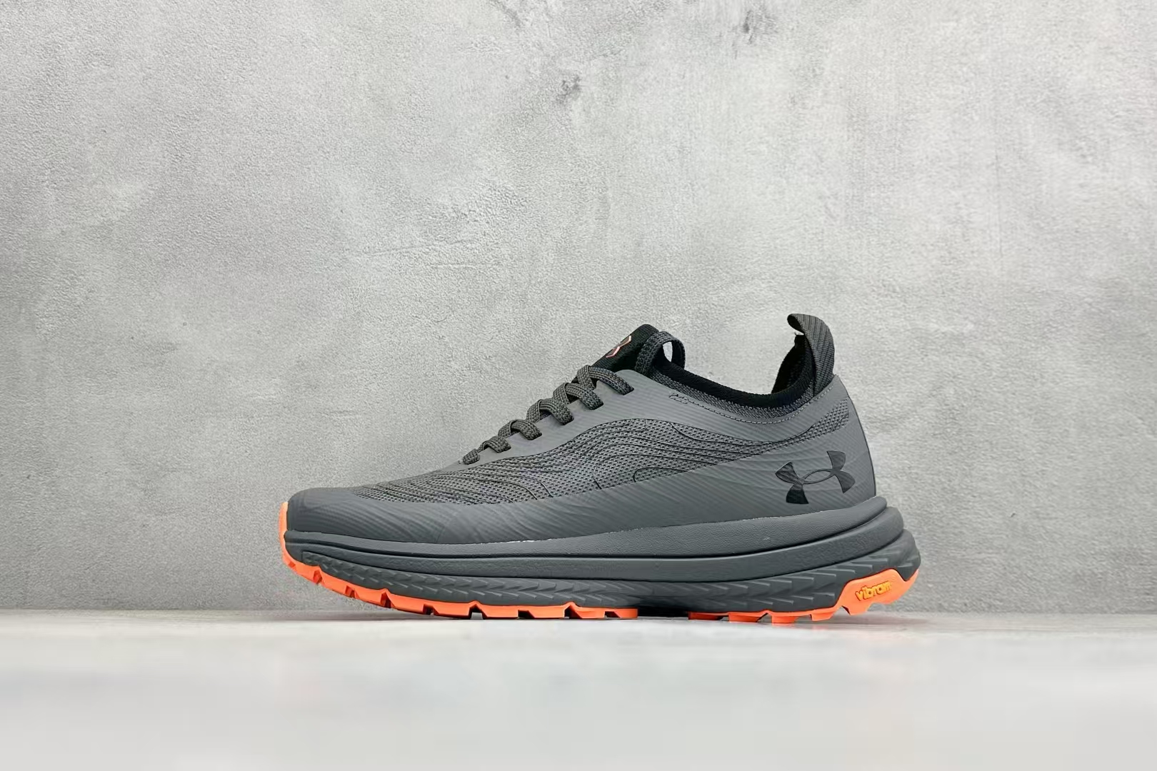 Under Armour HOVR ColdGear Reactor CT in Dark Grey – Breathable Casual Running Shoes