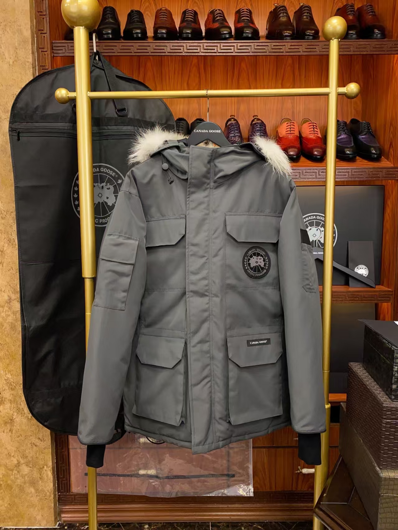 Canada Goose Expedition Parka in Grey – Heavyweight Windproof Down Coat