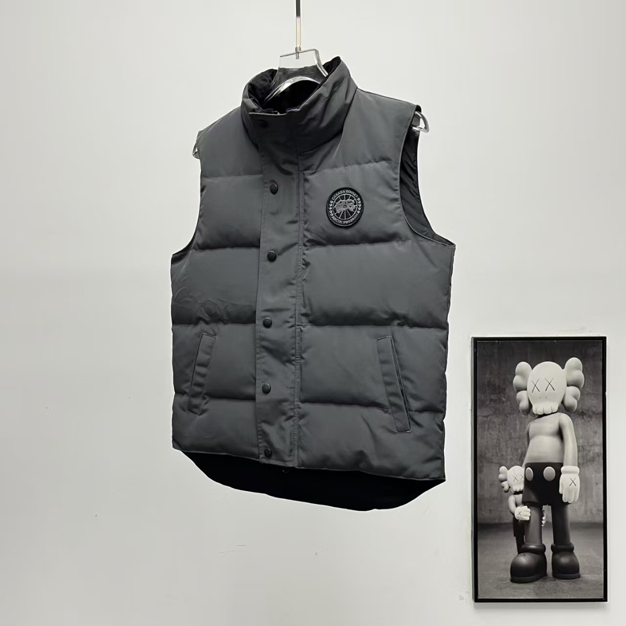Canada Goose GARSON Graphite Grey Down Vest with Black Label – Stand Collar & Diagonal Pockets