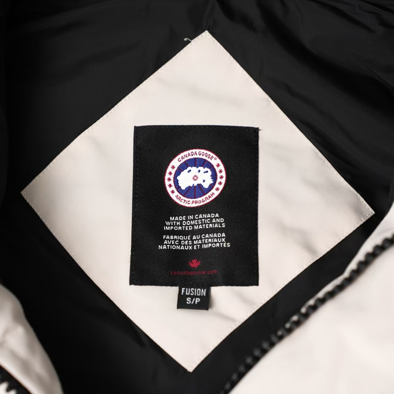 Canada Goose GARSON Beige Down Vest with Red Label – Stand Collar & Diagonal Pockets