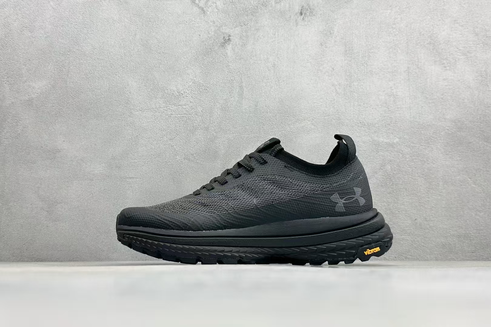 Under Armour HOVR ColdGear Reactor CT in Pure Black – Breathable Casual Running Shoes