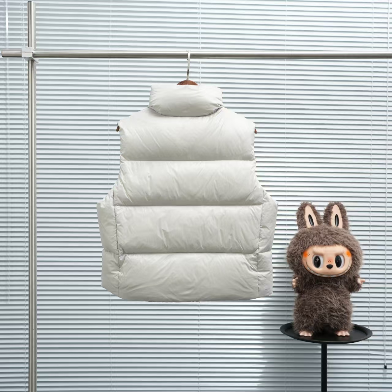 Canada Goose White Down Vest – Lightweight Insulated Layer