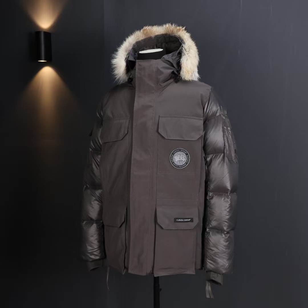 Canada Goose Standard Parka in Grey – Iconic Expedition Down Coat