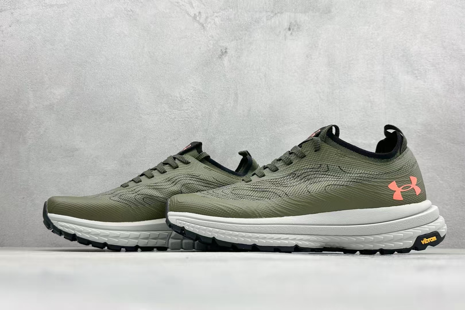 Under Armour HOVR ColdGear Reactor CT in Green & White – Breathable Casual Running Shoes