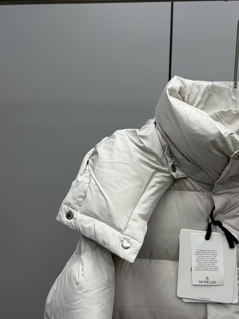 Moncler Maya Matte Women's Down Jacket in Light Grey – Iconic Cropped Puffer