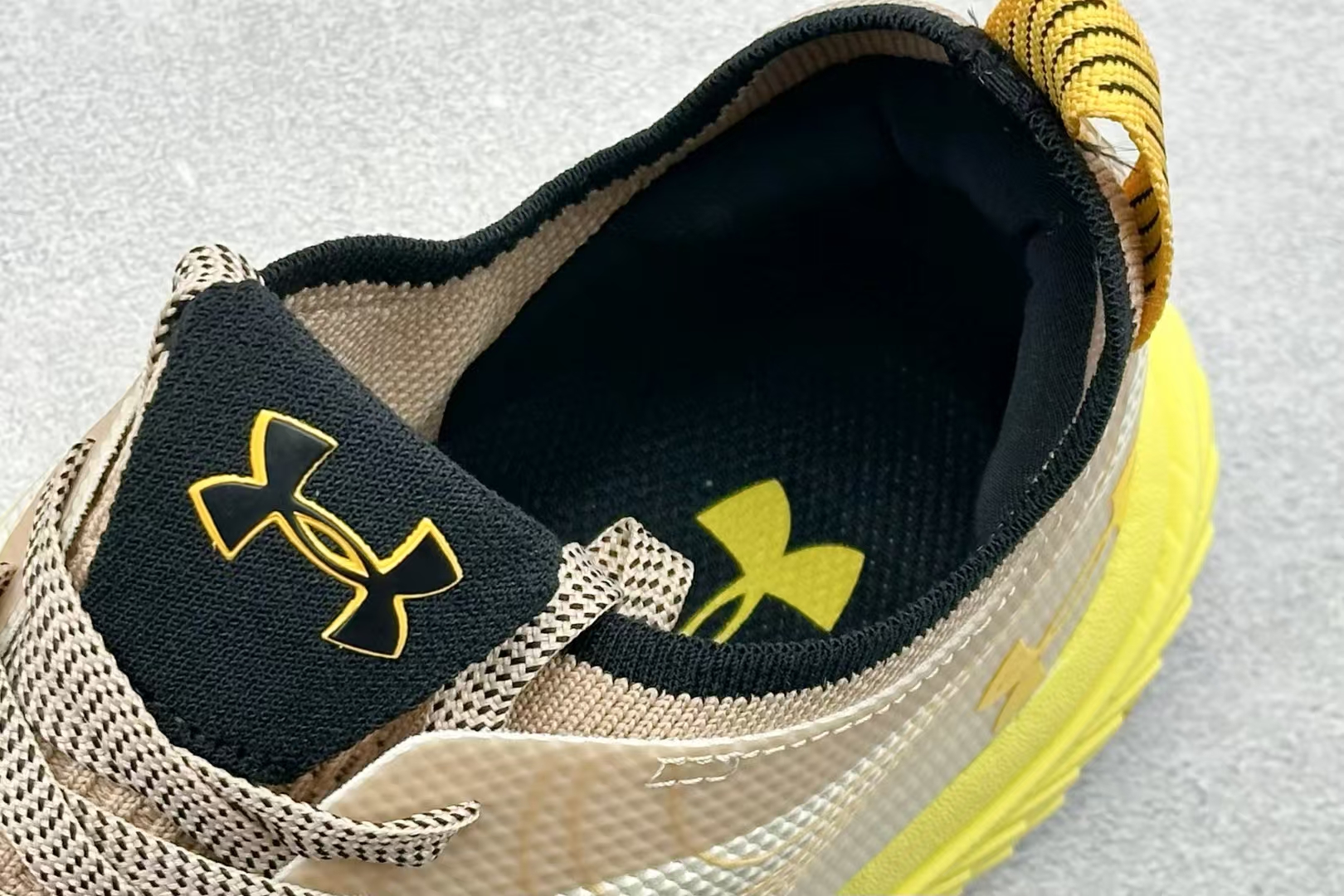 Under Armour HOVR ColdGear Reactor CT in Khaki & Yellow – Breathable Casual Running Shoes