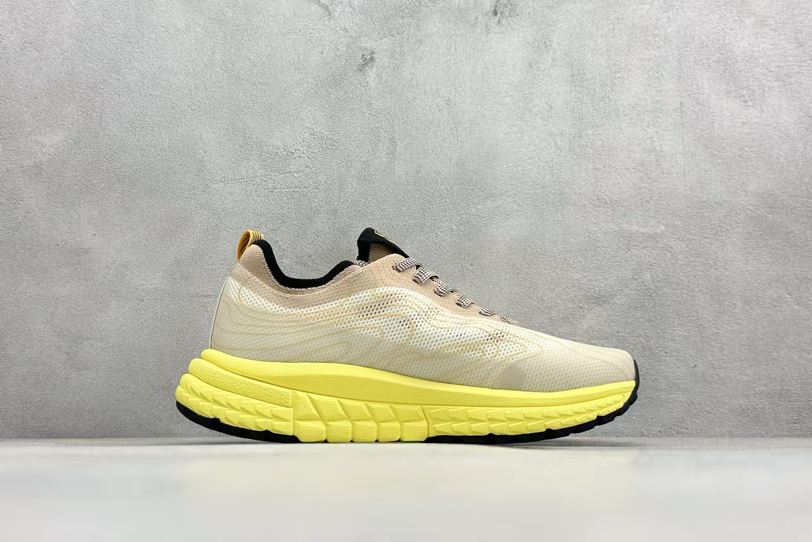 Under Armour HOVR ColdGear Reactor CT in Khaki & Yellow – Breathable Casual Running Shoes
