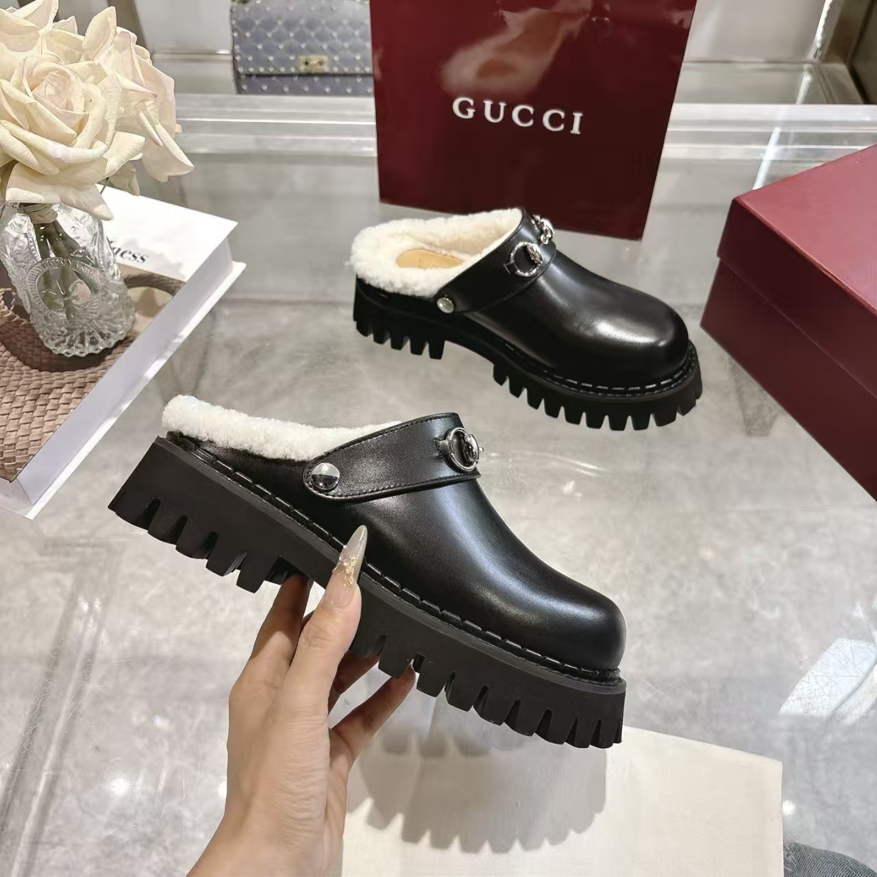 Gucci Horsebit Fall Winter New Arrival Women's Black Calfskin Shearling Mule | Leather Slip-On Slipper