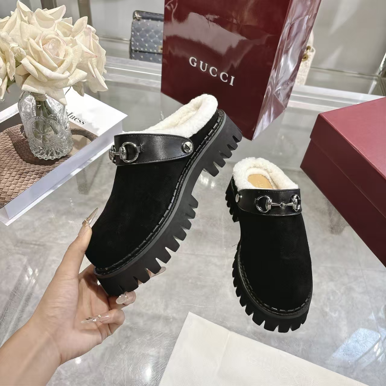 Gucci Horsebit Fall Winter New Arrival Women's Black Shearling Mule | Slip-On Slipper
